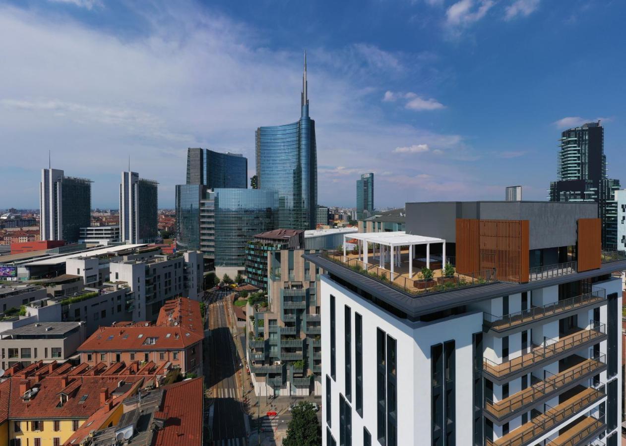 Milano Verticale | Una Esperienze Luaran gambar